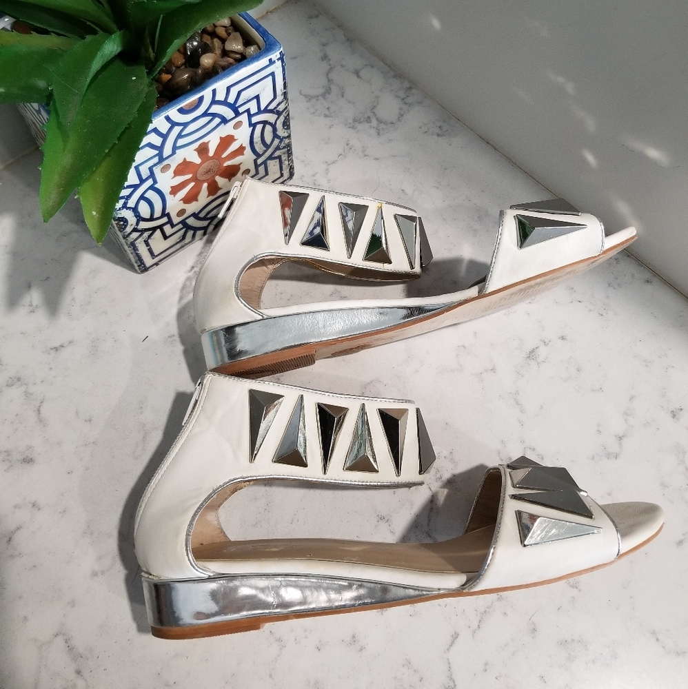 👡 ALDO WHITE SANDALS